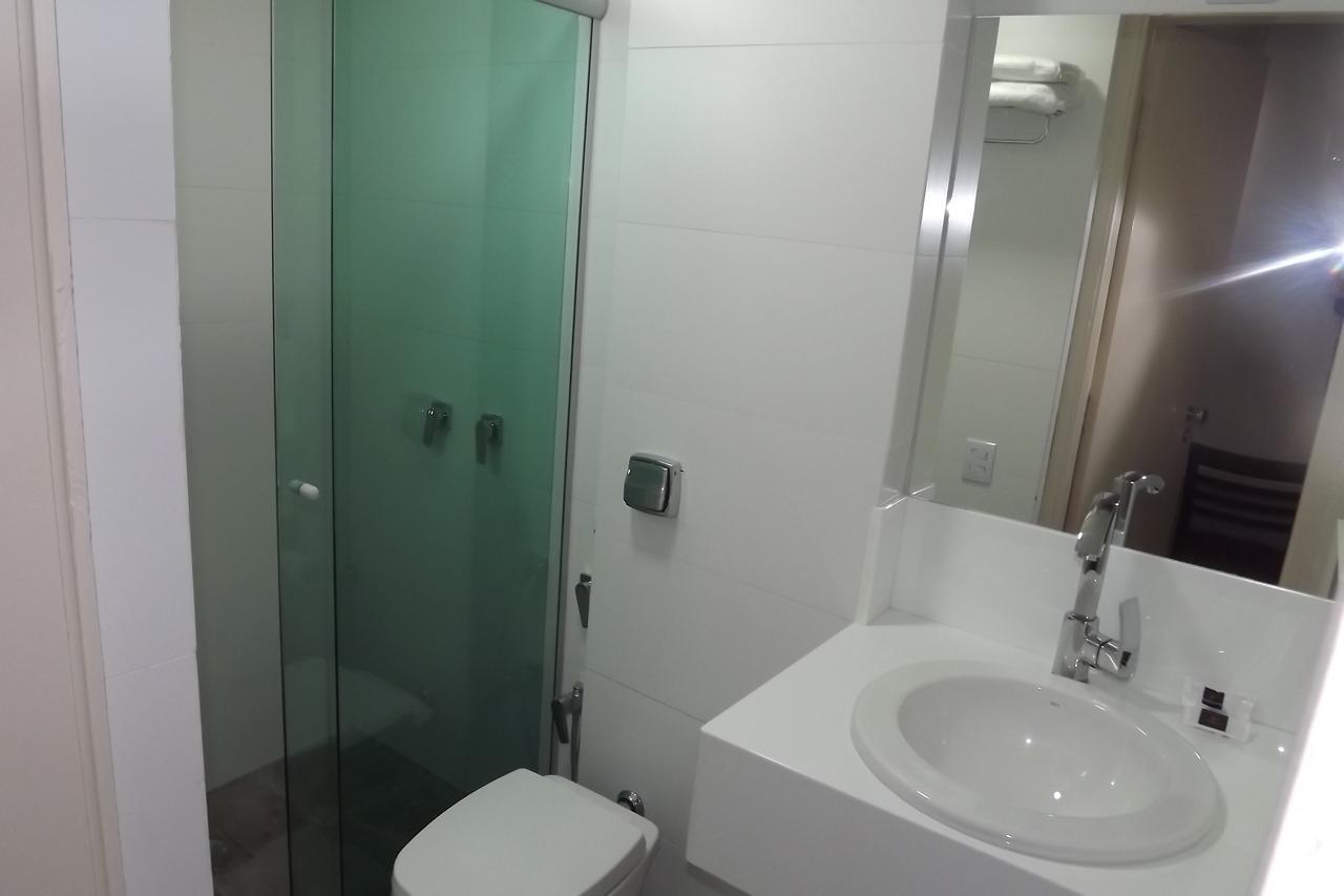 Quarto com Cama de Casal ou 2 de Solteiro