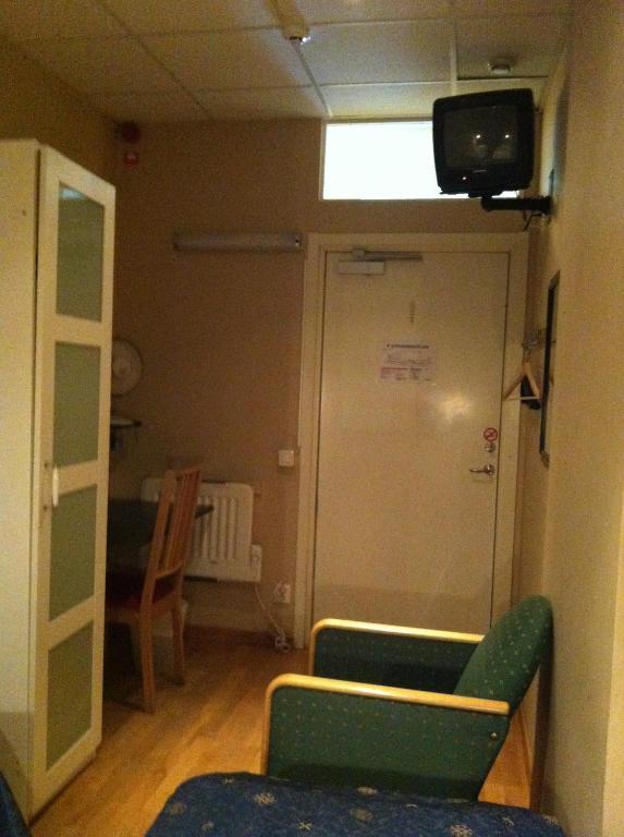 Budget Double or Twin Room,61972225:JPEG