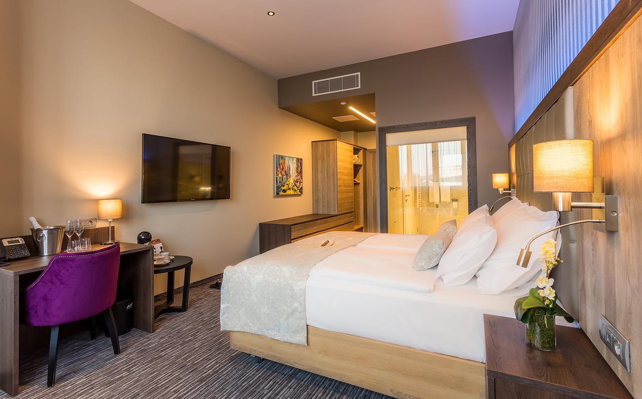 Executive Double or Twin Room,935555011:JPEG