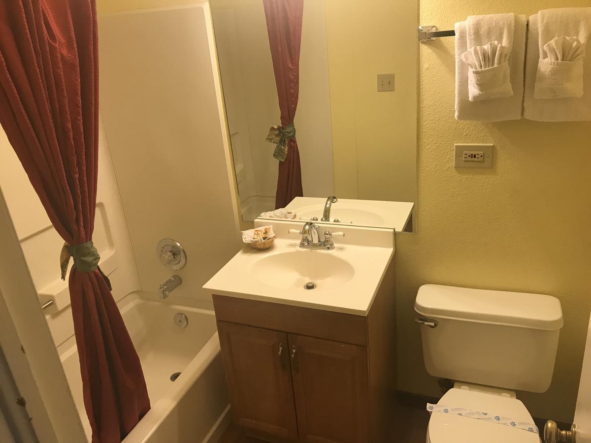 Deluxe King Suite,664269204:JPEG
