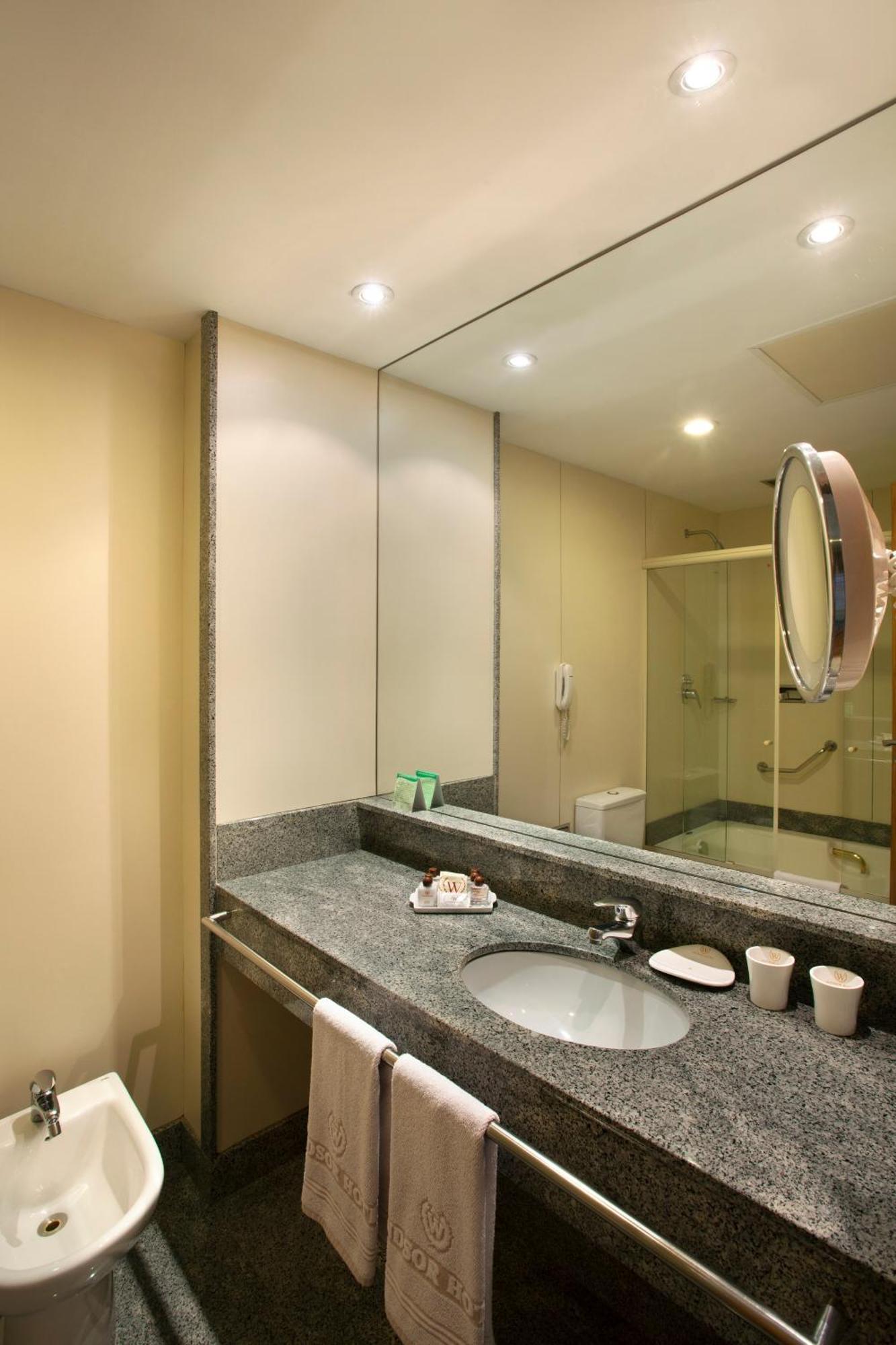Executive Superior Room Bath