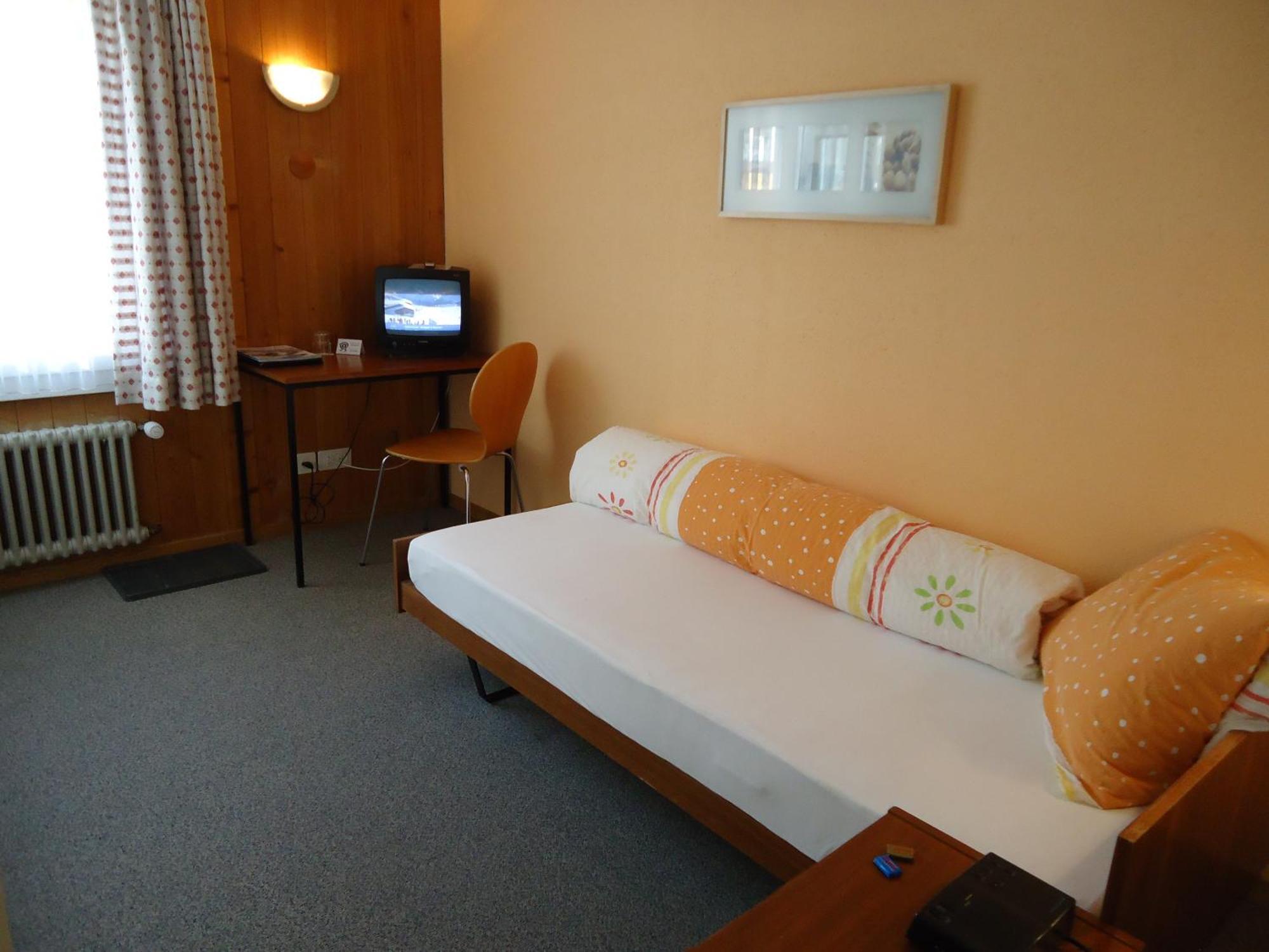 Single Room with Shared Bathroom,1580314237:JPEG