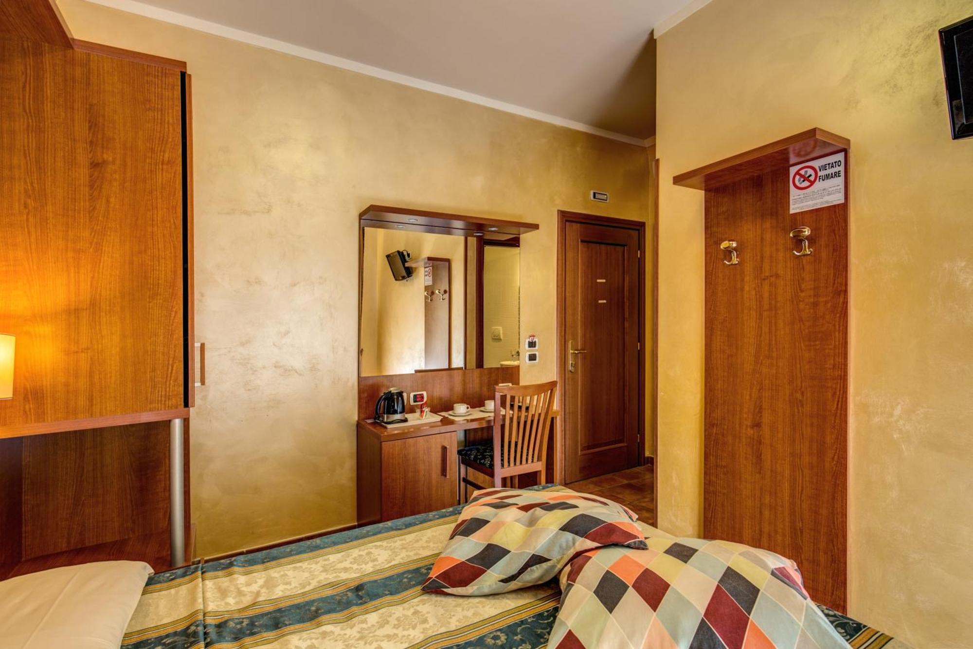 Twin Room,689174511:JPEG