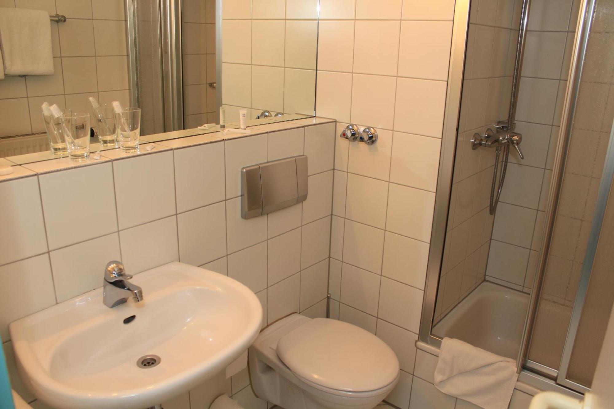 Deluxe Single Room,1243217530:JPEG