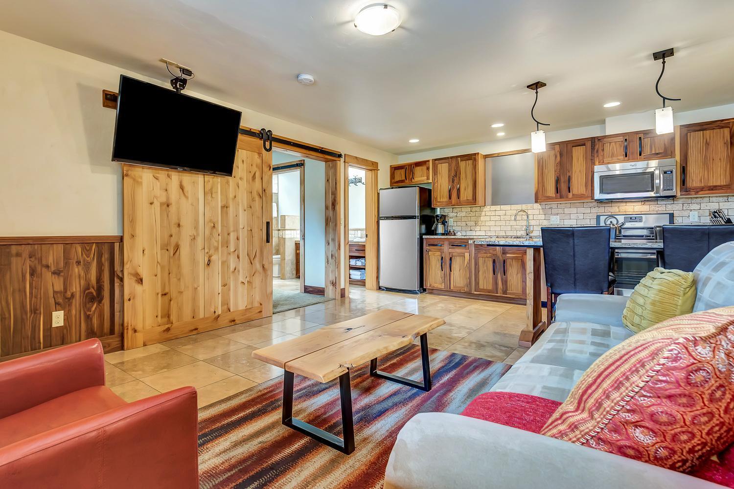 Deschutes River One-Bedroom King Suite,702325492:JPEG