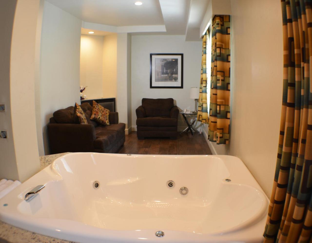 Deluxe Suite Spa Bath,725508826:JPEG