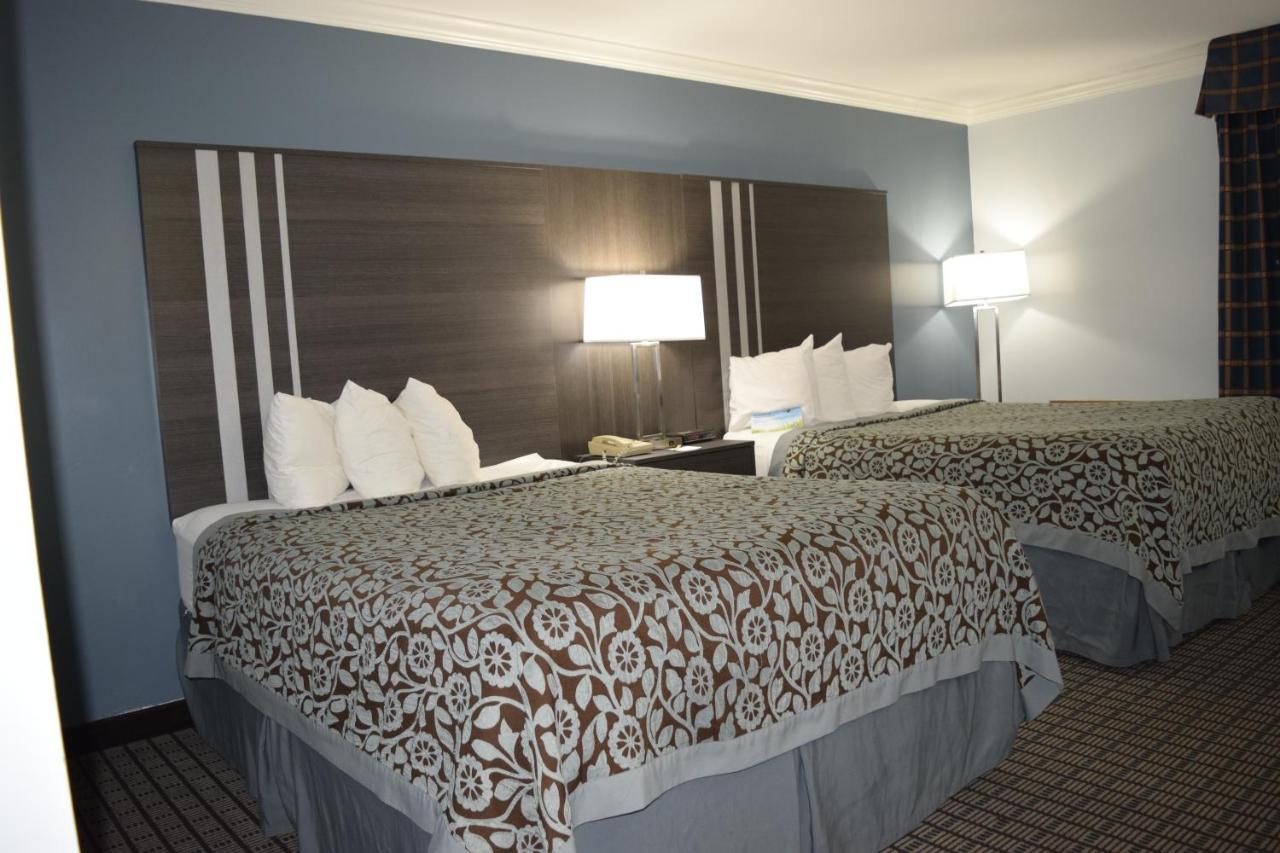 Deluxe Queen Room with Two Queen Beds - Non-Smoking,1284620098:JPEG