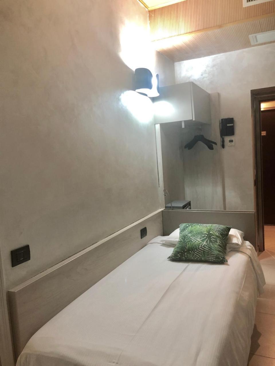 Single Room,681423162:JPEG