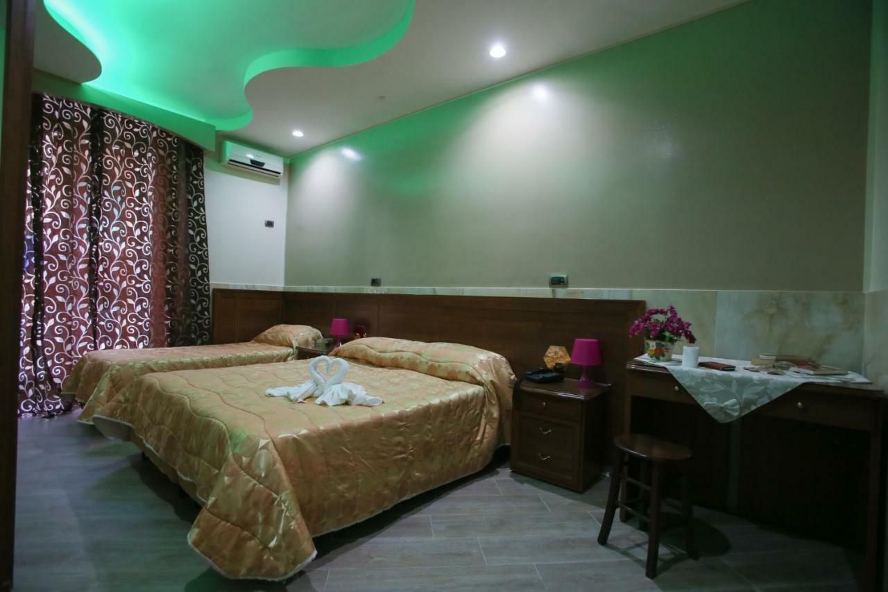 Family Room,1226664224:JPEG