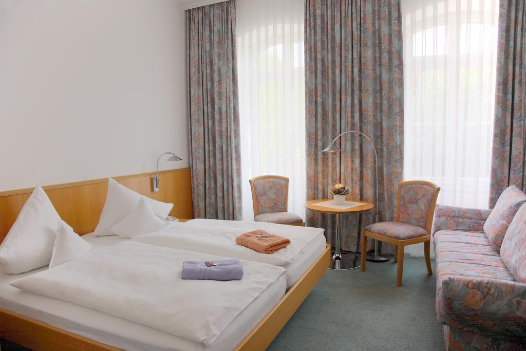 Doppel- oder Zweibettzimmer