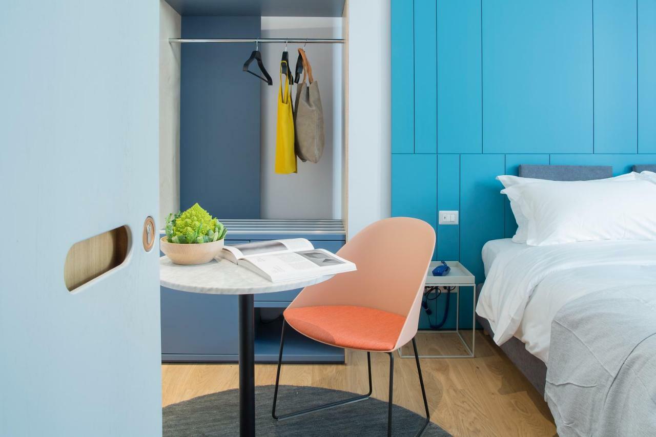 Habitación con cama grande