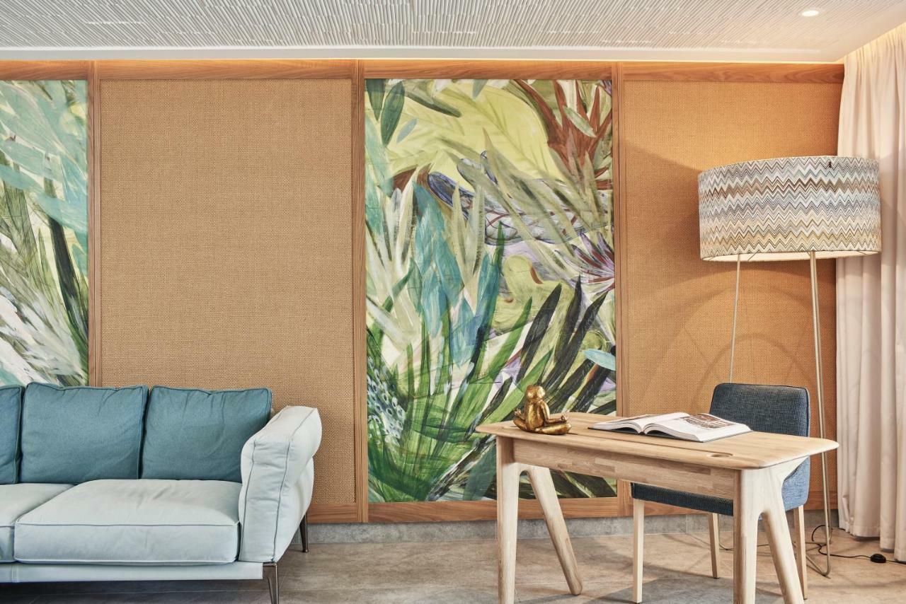 Suite avec Piscine Privée à Débordement - Vue sur Mer Méditerranée