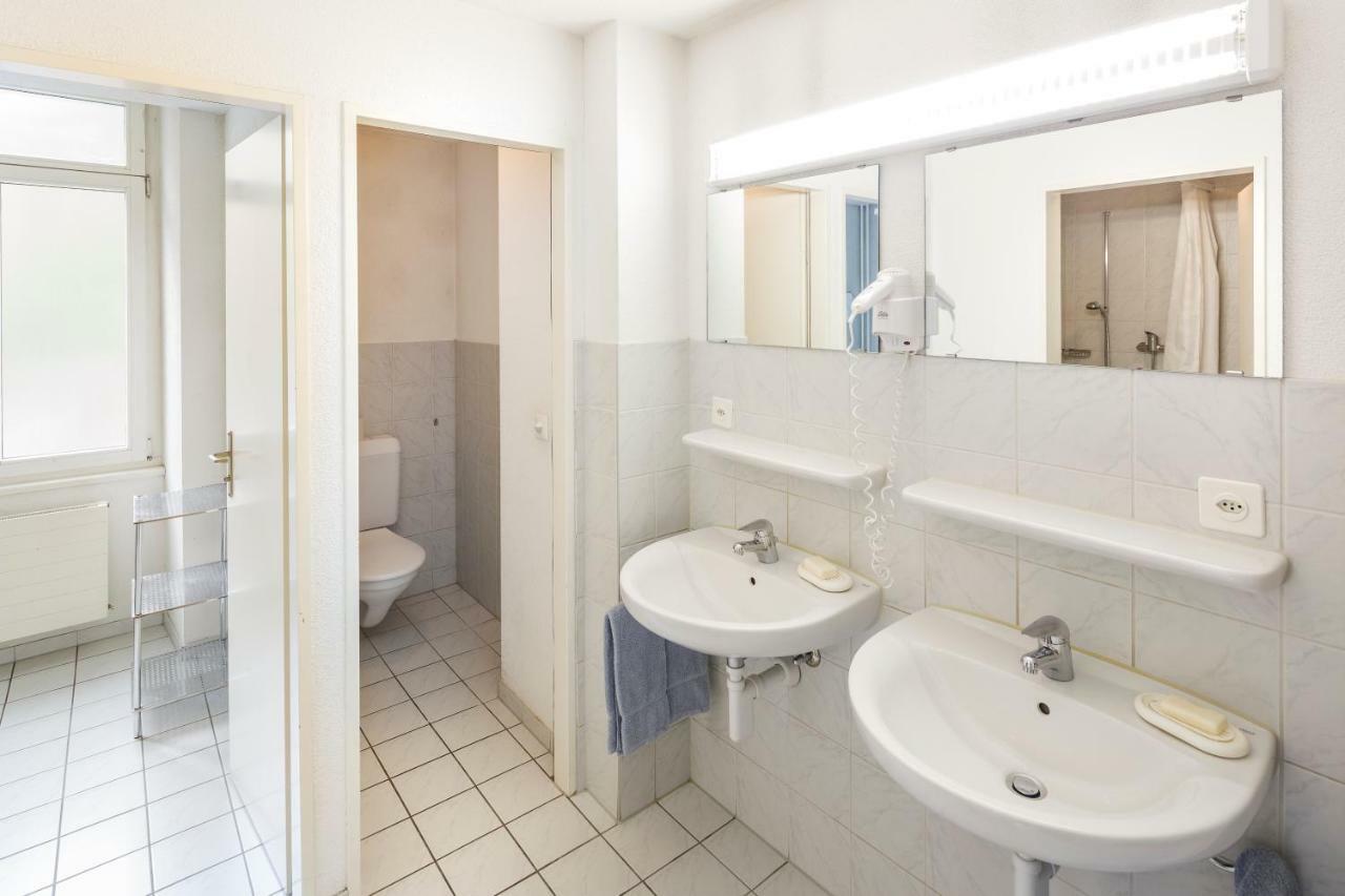 Single Room Shared Shower Toilet,868984010:JPEG