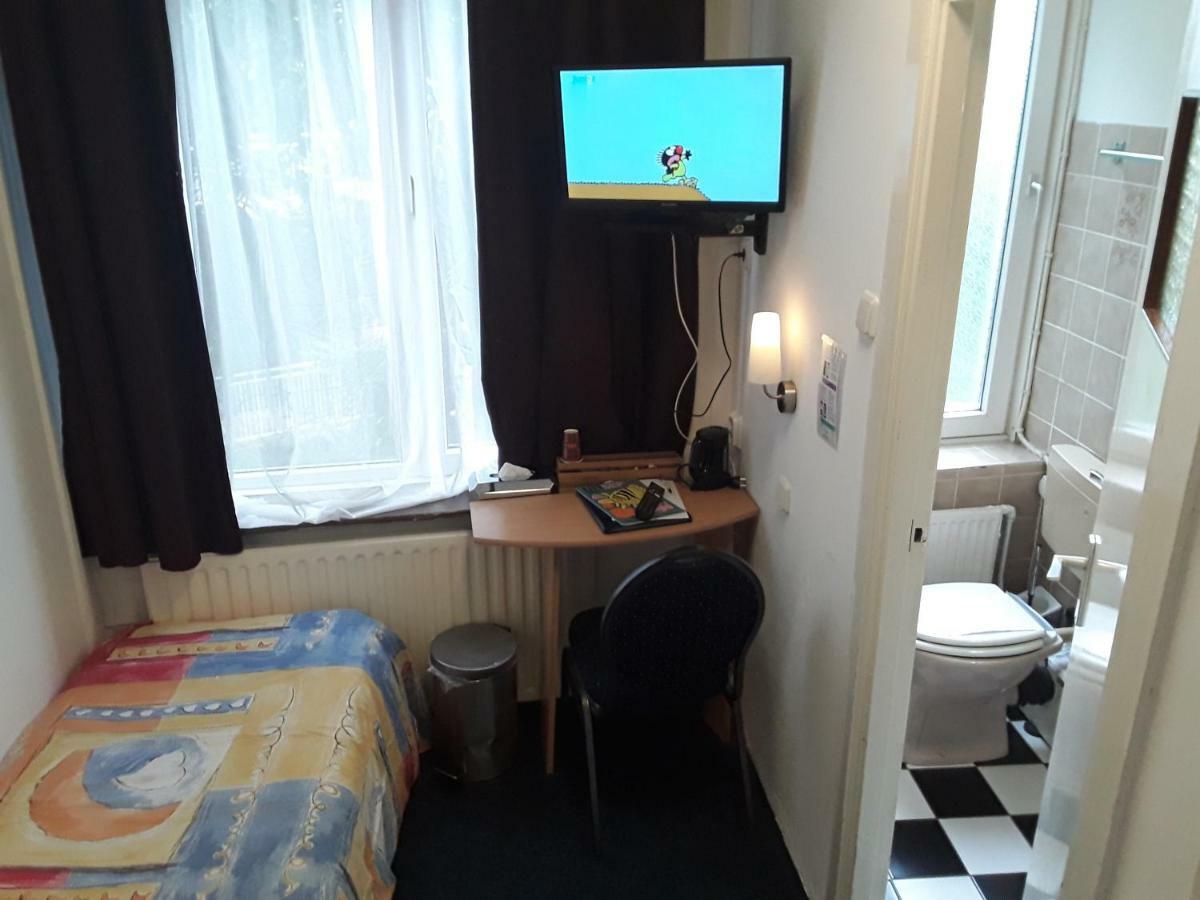 Single Room Private Bathroom