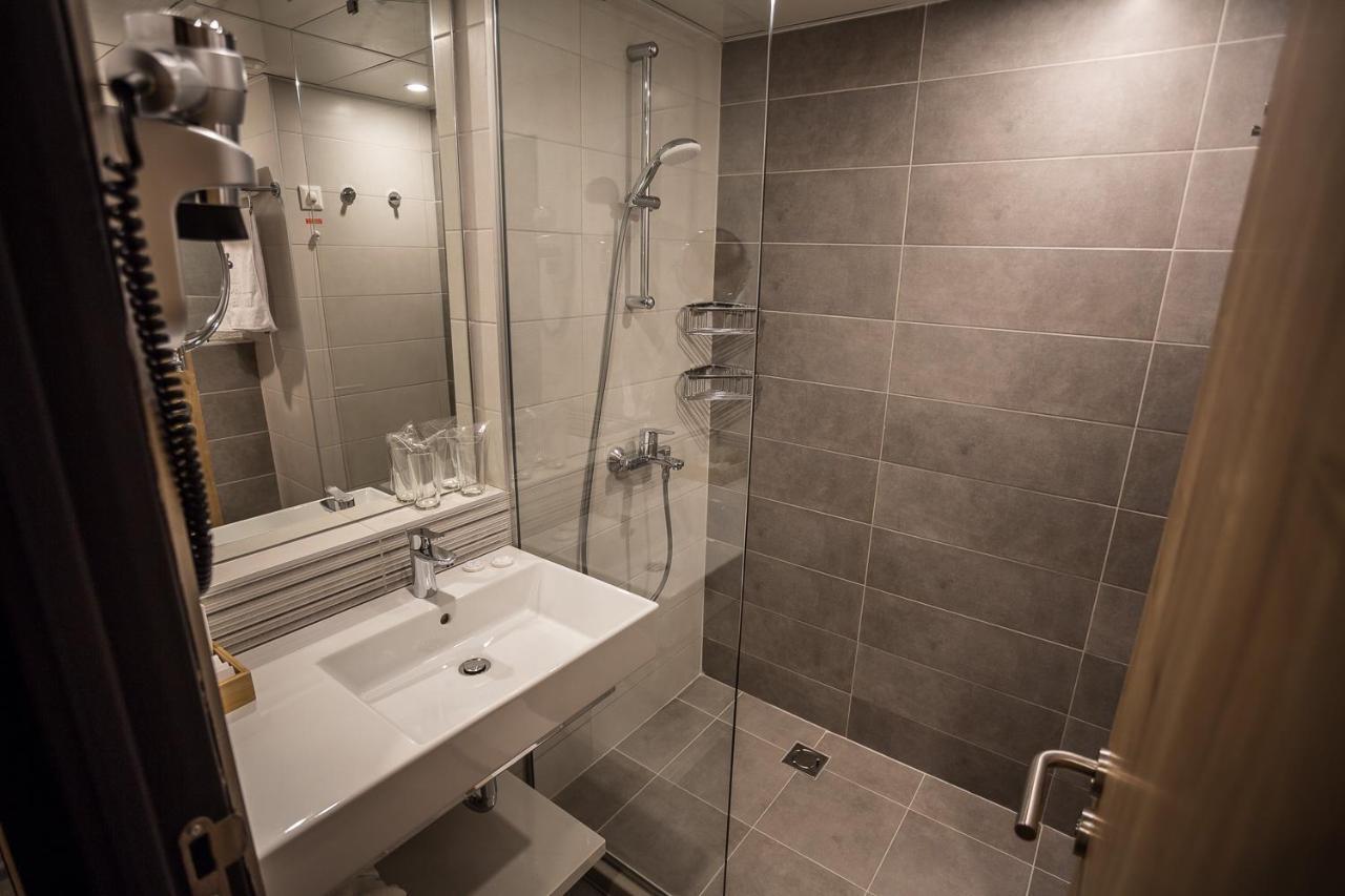 Signature Twin Room Slope View