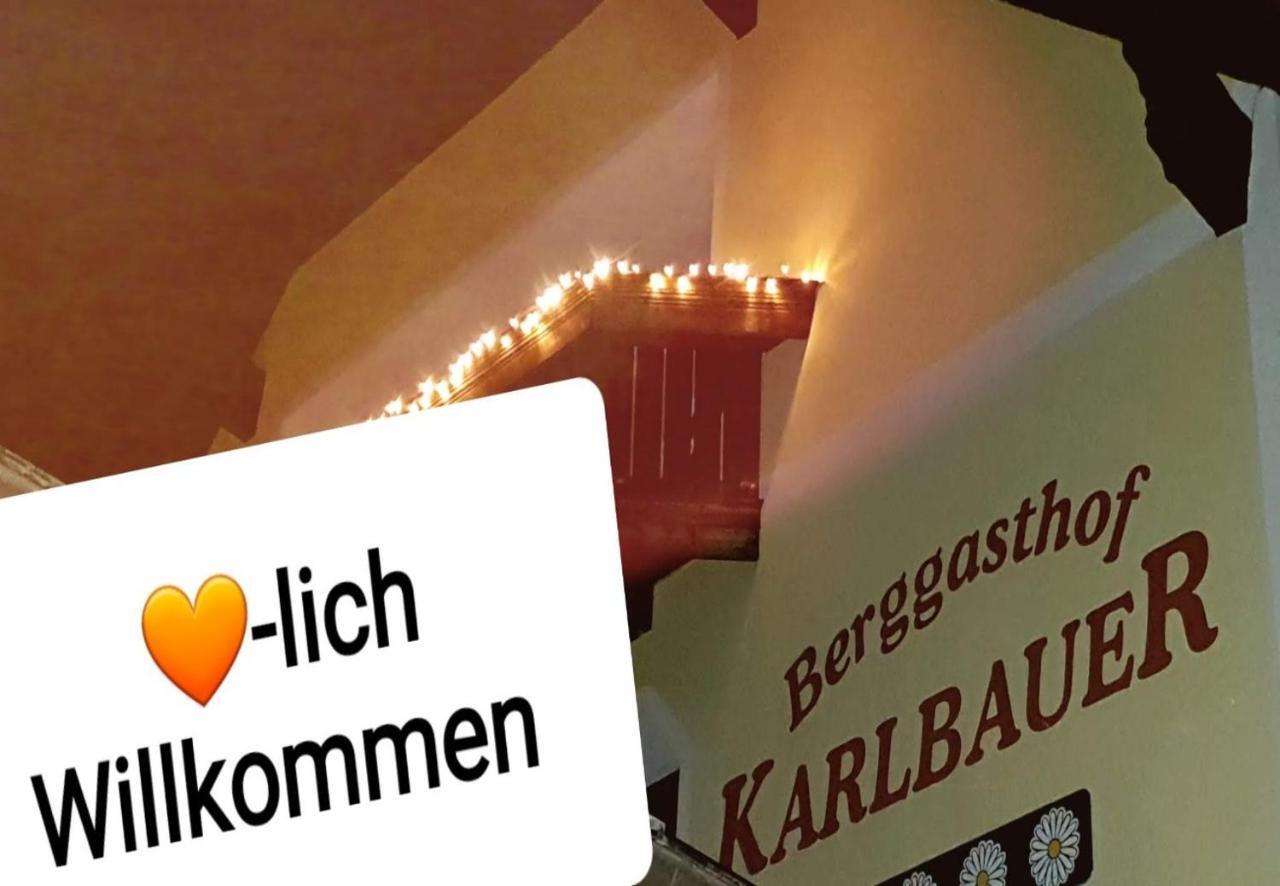 Dreibettzimmer mit Bergblick