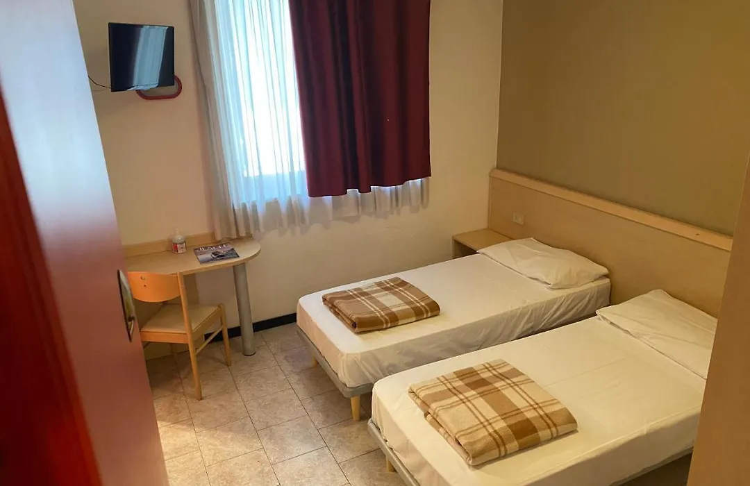 Hotel Mazzini-1