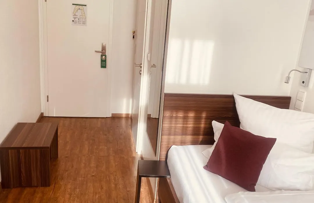 sevenDays Hotel Karlsruhe-1
