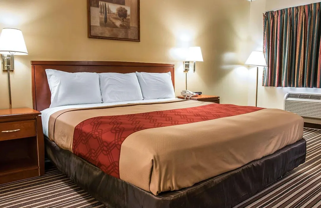 Econo Lodge Paw Paw-1