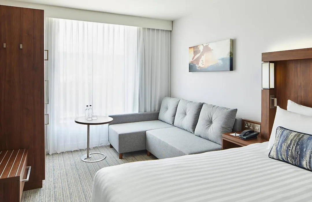 Courtyard By Marriott Luton Airport-1