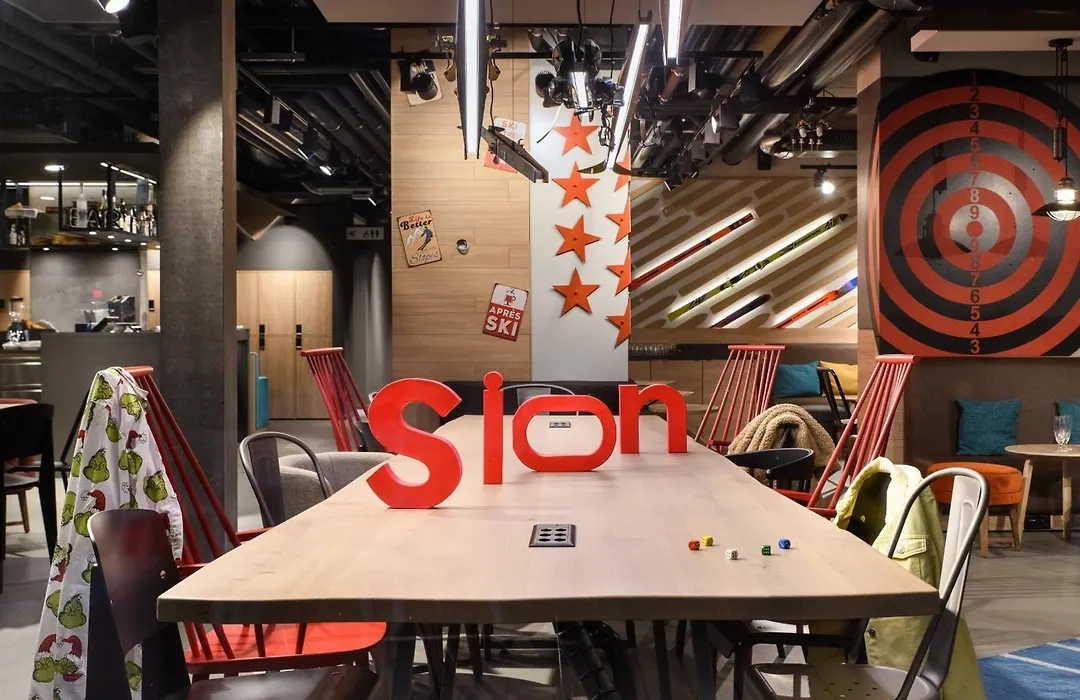 Moxy Sion-1