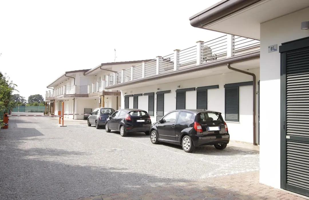 Hotel Paradise Airport-1