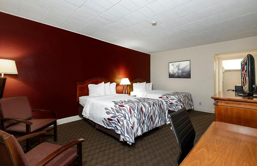 Red Roof Inn & Suites Hazleton-1