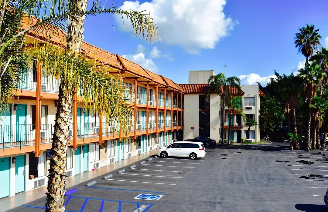 Days Inn By Wyndham Anaheim Near The Park-1