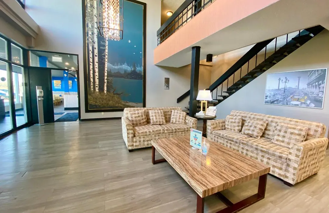 Ramada By Wyndham Whitecourt-1