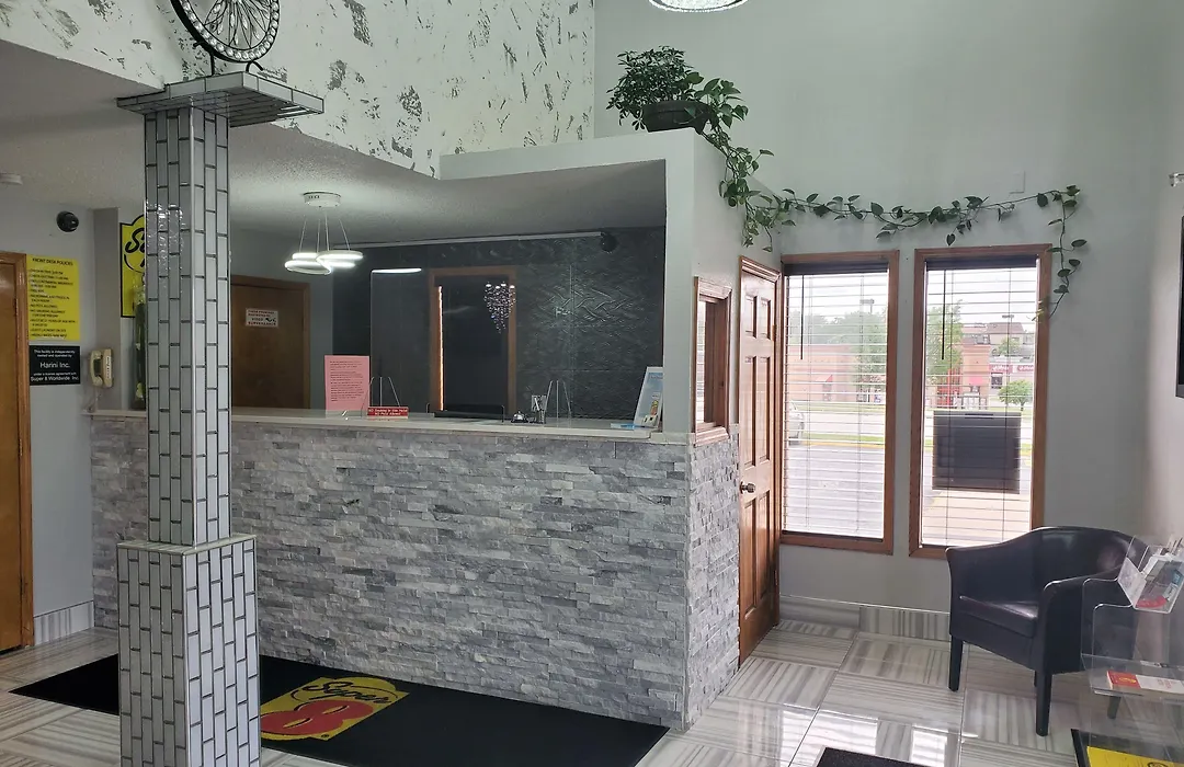Super 8 By Wyndham Kansas City At Barry Road/Airport-1