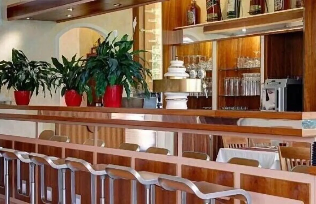 Hotel Manu-1