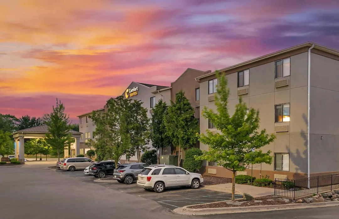 Comfort Suites Auburn Hills-Detroit-1