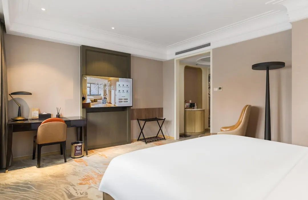 Jinjiang Metropolo Hotel Classic Nanjing Road-1
