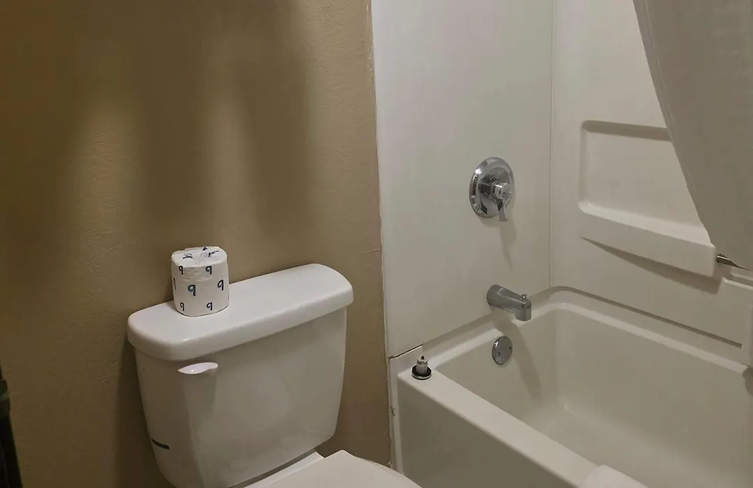 Super 8 By Wyndham Coshocton Roscoe Village-1