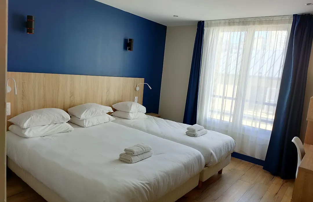 Hotel Modern Est-1