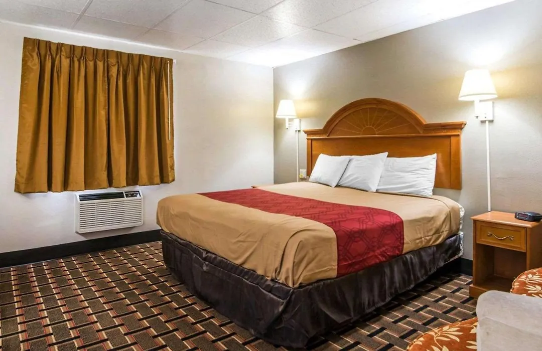 Econo Lodge New Paltz-1