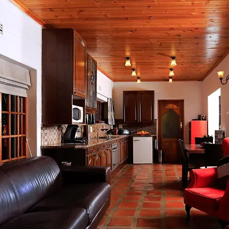 Orange-Ville Lodge & Guesthouse-3