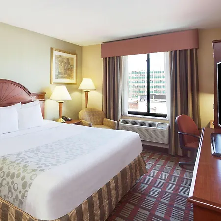 La Quinta Inn By Wyndham Queens-2