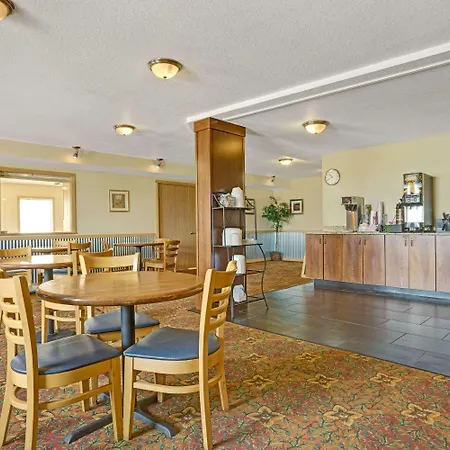Super 8 By Wyndham Monticello-3