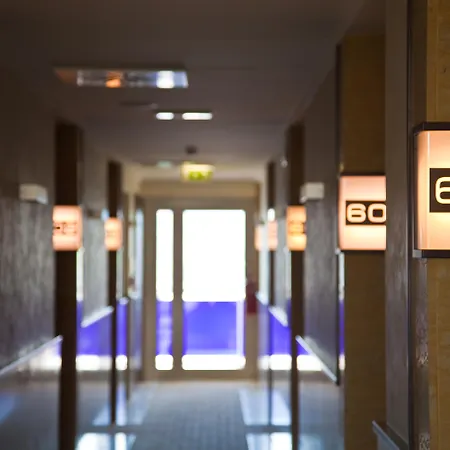 Breaking Business Hotel-3