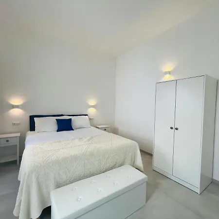 Via Giardini Rooms-2