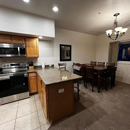 Canyon Plaza Premier Studios And Apts-South Rim-2