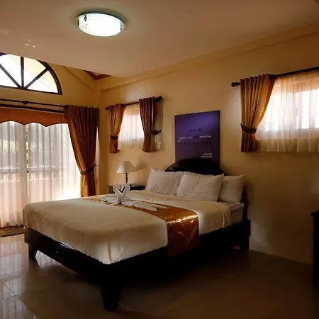The Q Hotel And Events Place-2