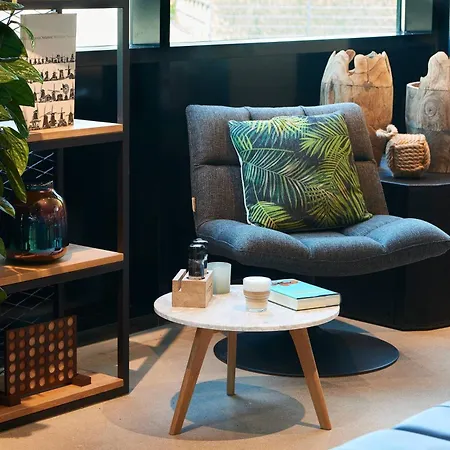 Moxy Amsterdam Schiphol Airport-2