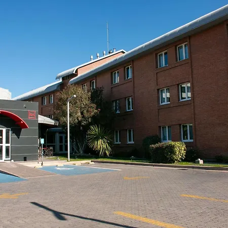 ibis Mendoza-3
