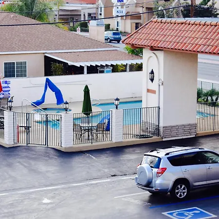 Days Inn By Wyndham Anaheim Near The Park-3