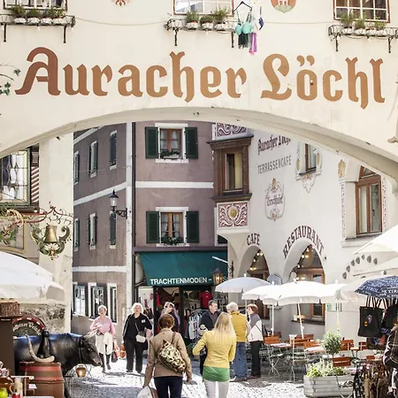 Boutique Hotel im Auracher Löchl-3