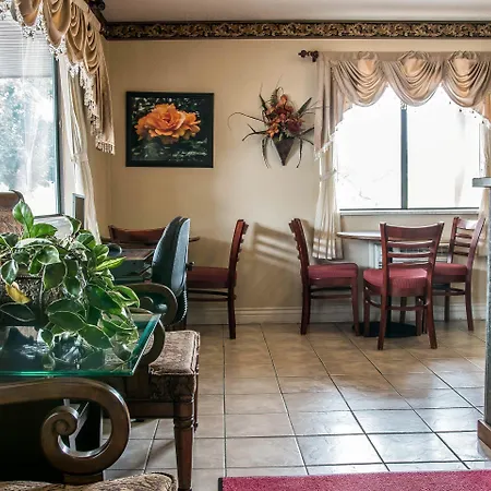 Econo Lodge Paw Paw-2