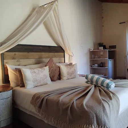 Orange-Ville Lodge & Guesthouse-3