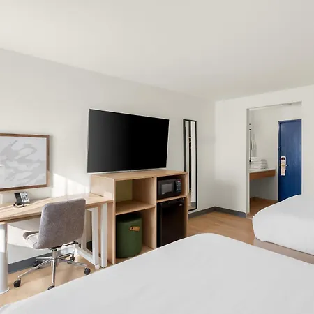 Spark By Hilton Matteson Chicago I 57-2